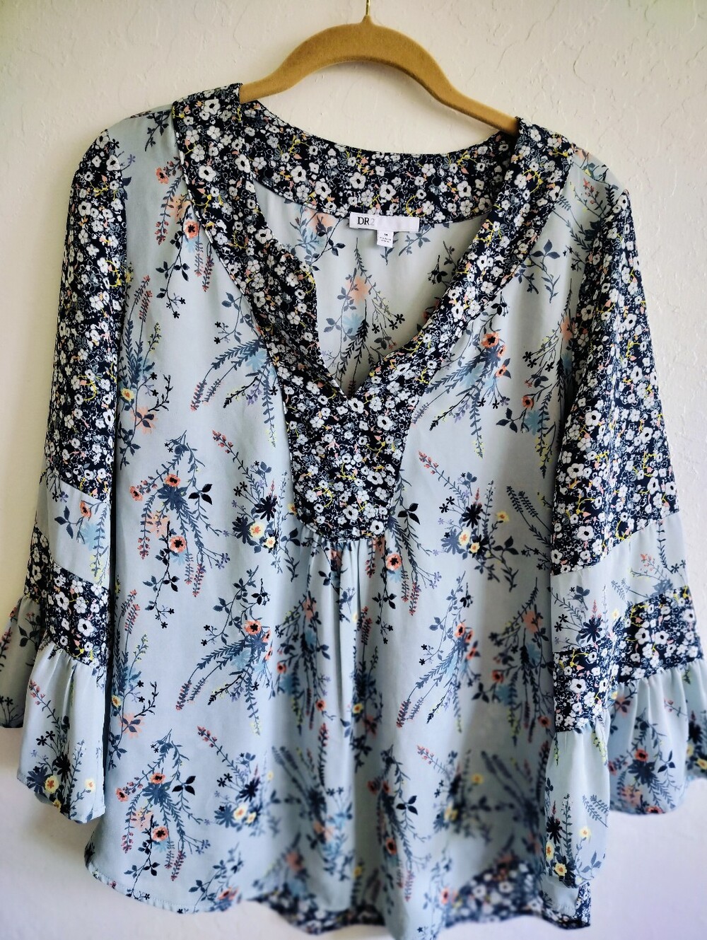 Daniel Rainn Sky Blue Floral V-Neck Peasant Blouse with Navy Trim Med